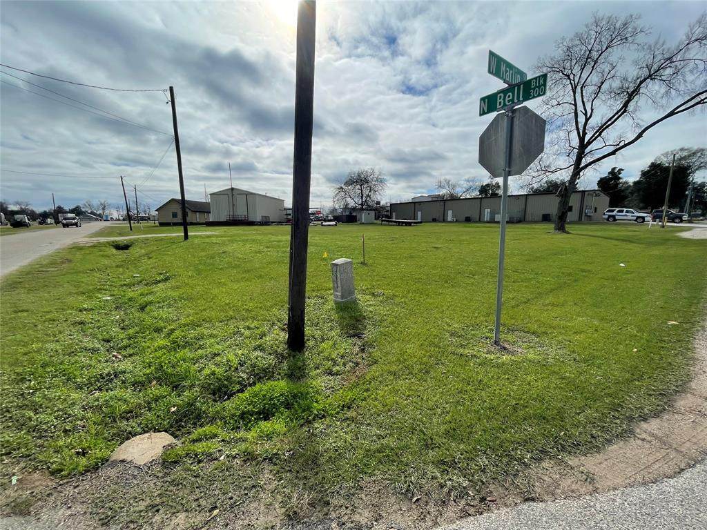 306 Bell Street - Photo 1