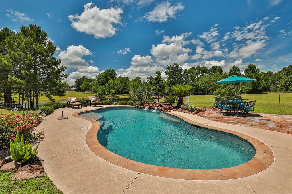 16020 Pine Country Boulevard - Photo 1