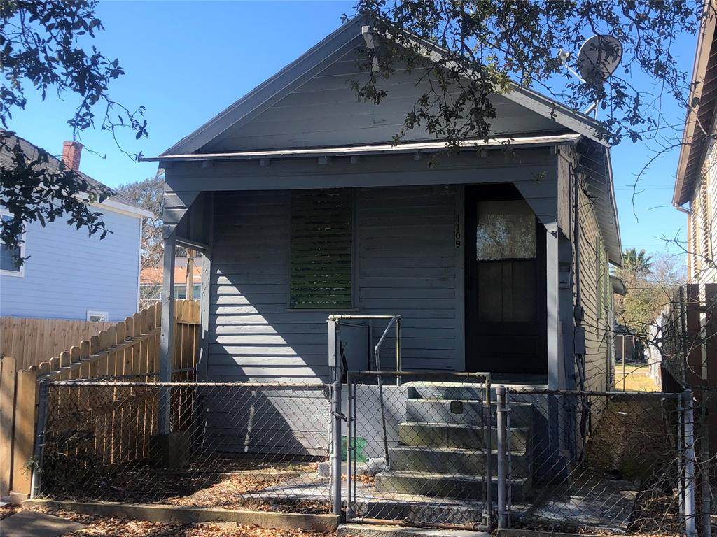 1109 31st Street - Photo 1