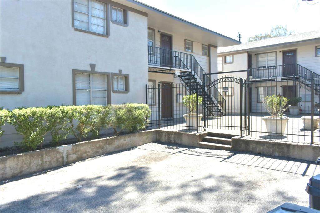 2522 Binz Street - Photo 1