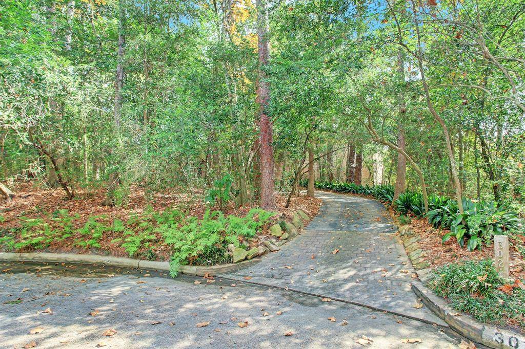 302 Fall River Court - Photo 1