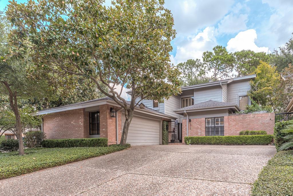 315 Commodore Way - Photo 1