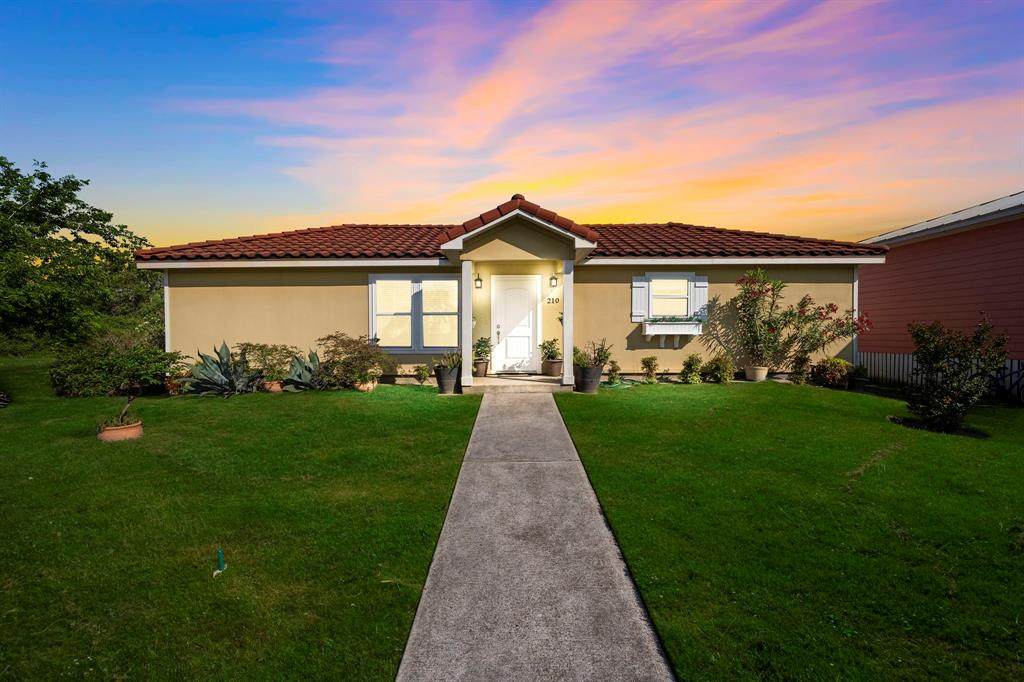 210 Debbie Lane - Photo 1