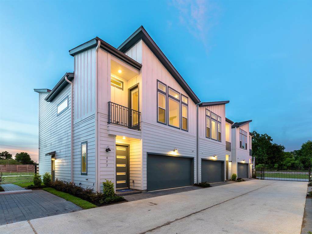 663 Press Street - Photo 1