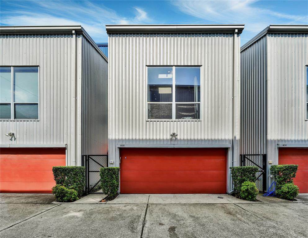 835 Robin Street - Photo 1