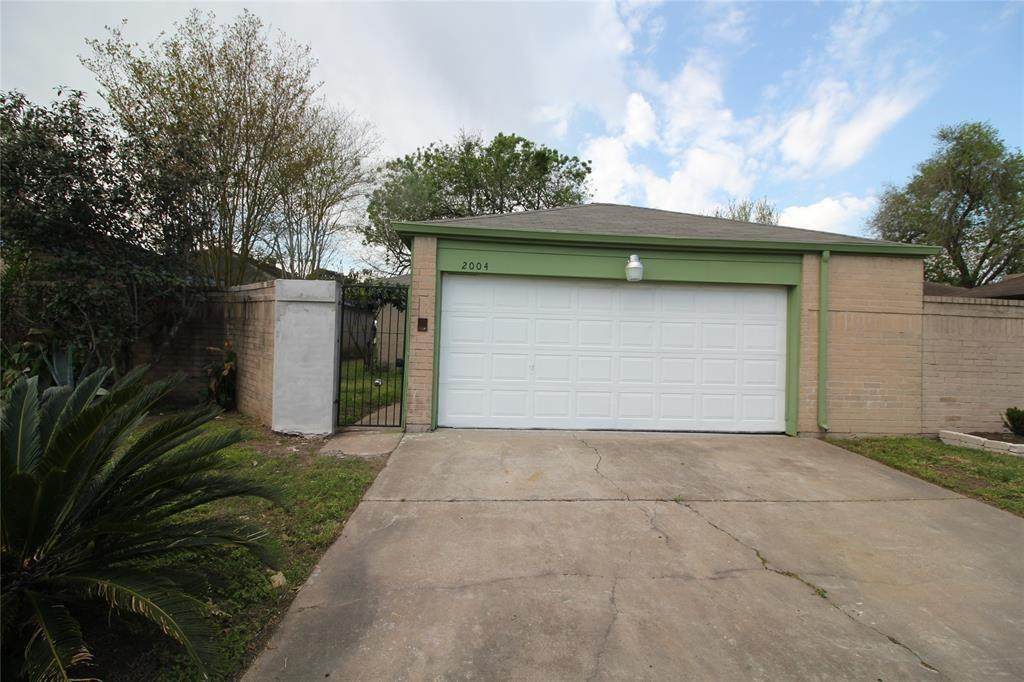 2004 Chelsea Court - Photo 1