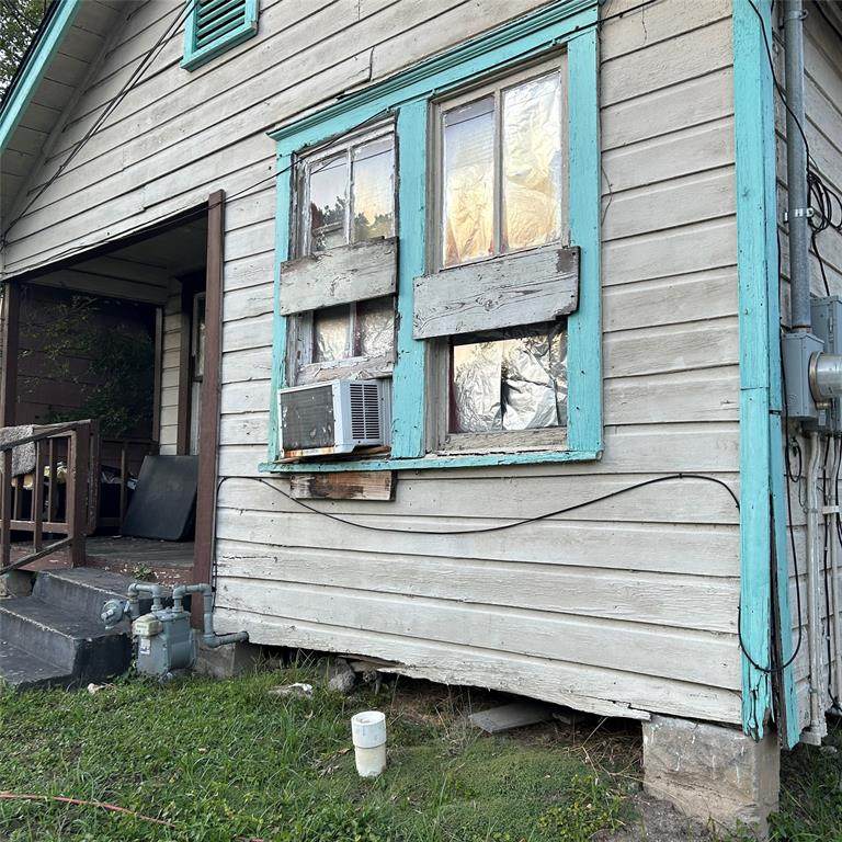 3209 & 3212 Ennis Street - Photo 1