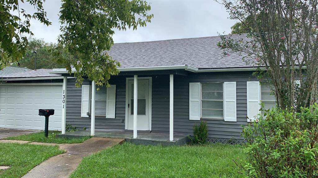 1301 Whitson Street - Photo 1