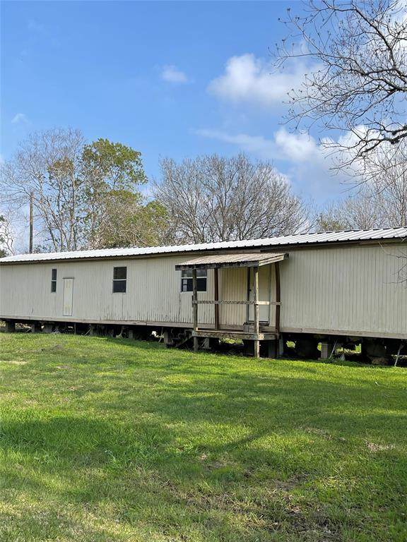 1050 County Road 943 - Photo 1