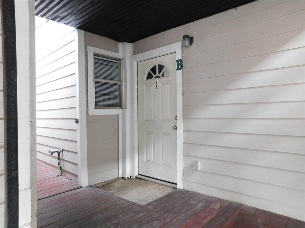 1409 Wentworth Street - Photo 1