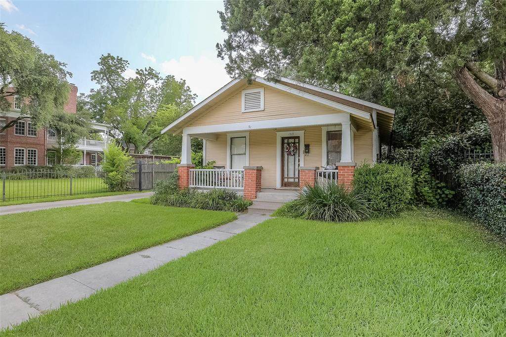 1519 Oxford Street - Photo 1