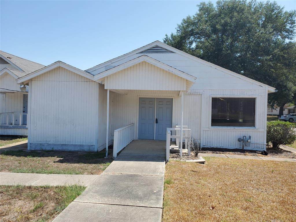 803 Live Oak Street - Photo 1
