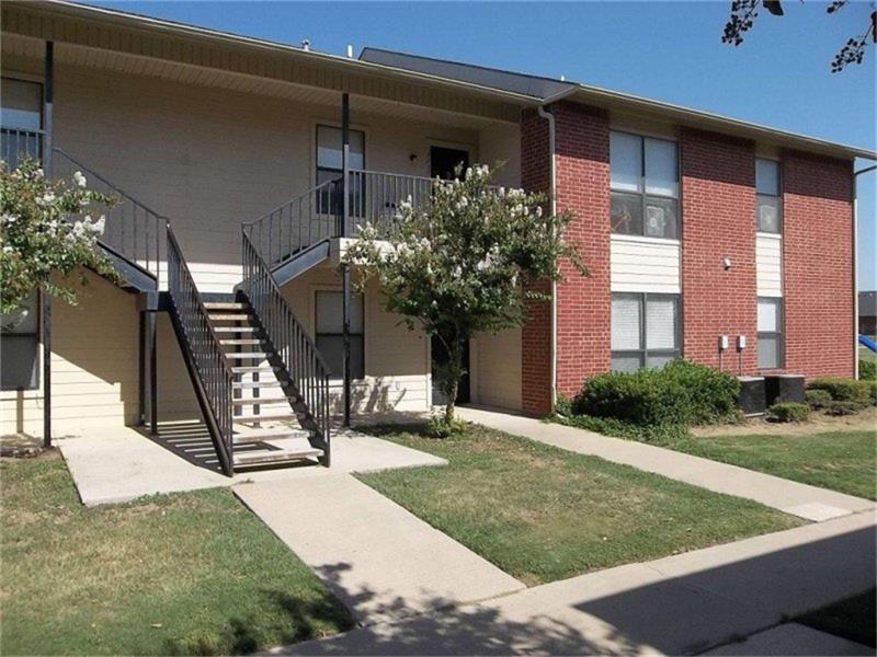 320 Bluffview Drive - Photo 1