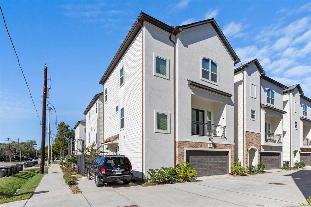 874 Wakefield Drive - Photo 1