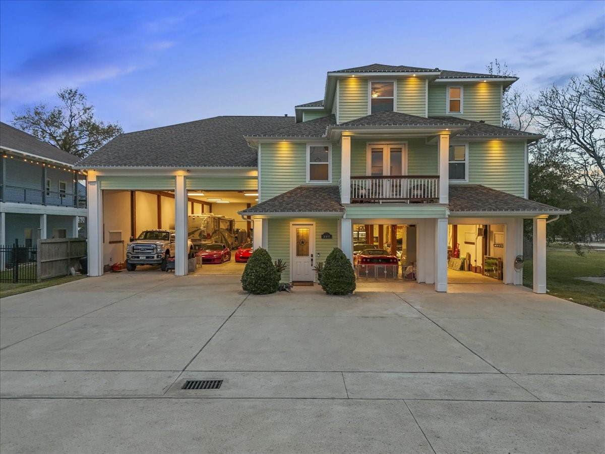 207 6th Street - Photo 1