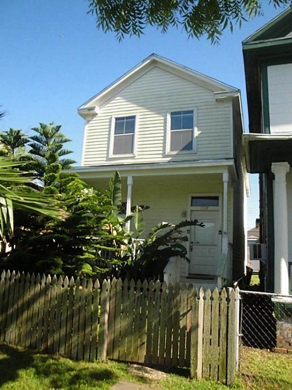1519 Avenue M - Photo 1