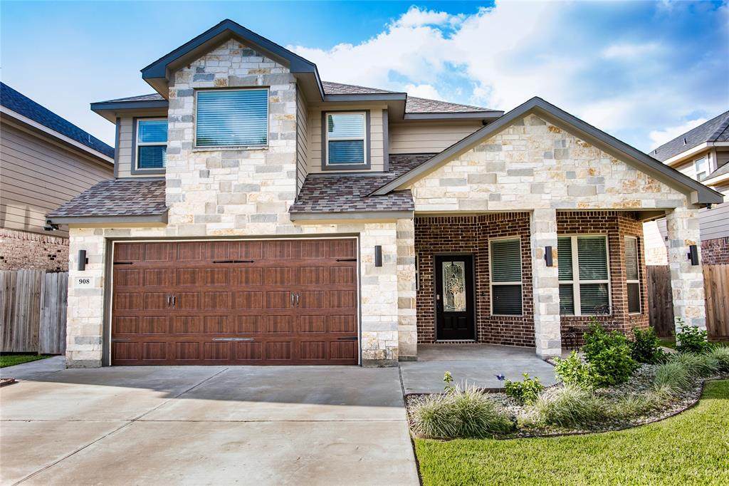 908 Roberts - Photo 1