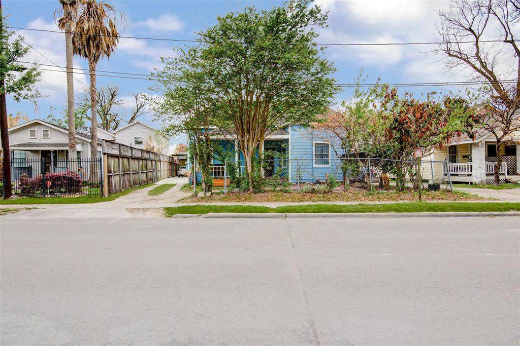 305 Lockwood Drive - Photo 1