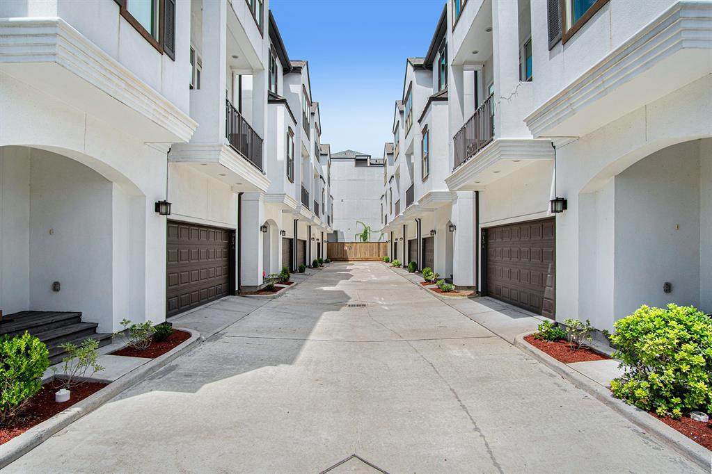 917 17TH STREET - Photo 1