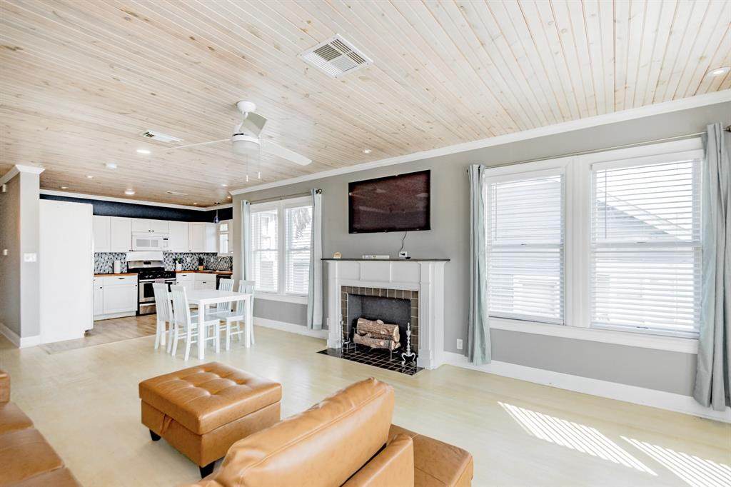 5028 Ursuline - Photo 1