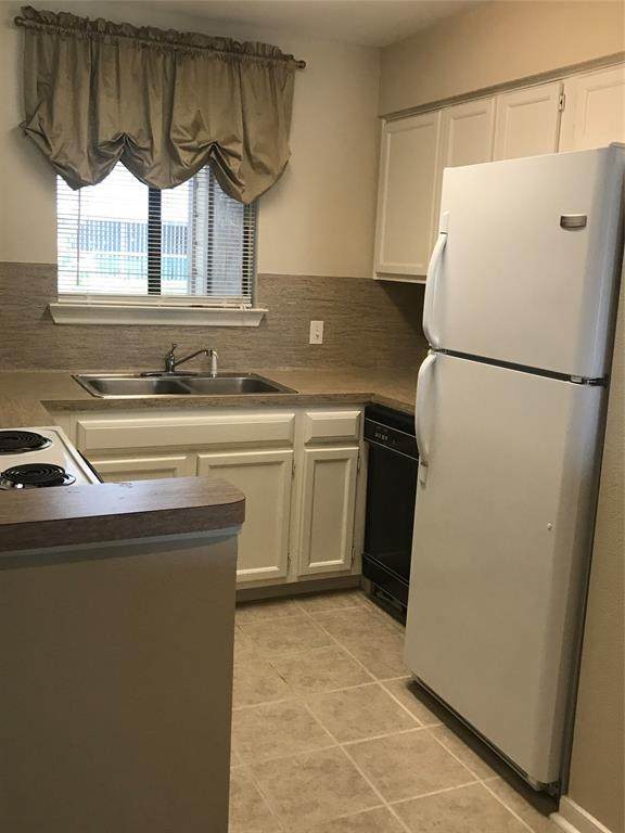 202 Lakeview Terrace - Photo 1