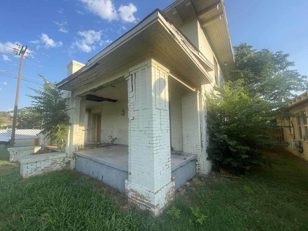 2314 9th Street - Photo 1