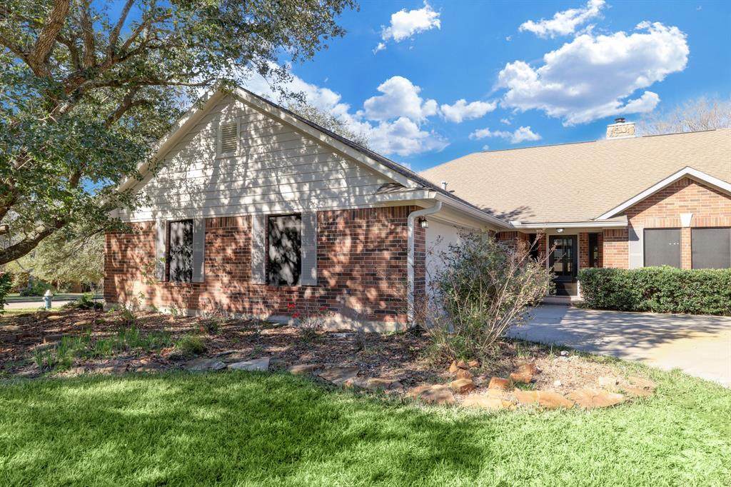7098 Shadow Lake Drive - Photo 1