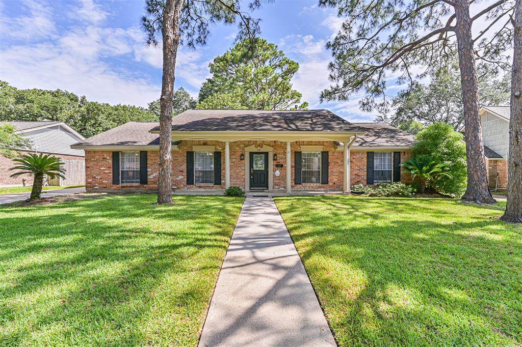 114 Wyndwood Drive - Photo 1