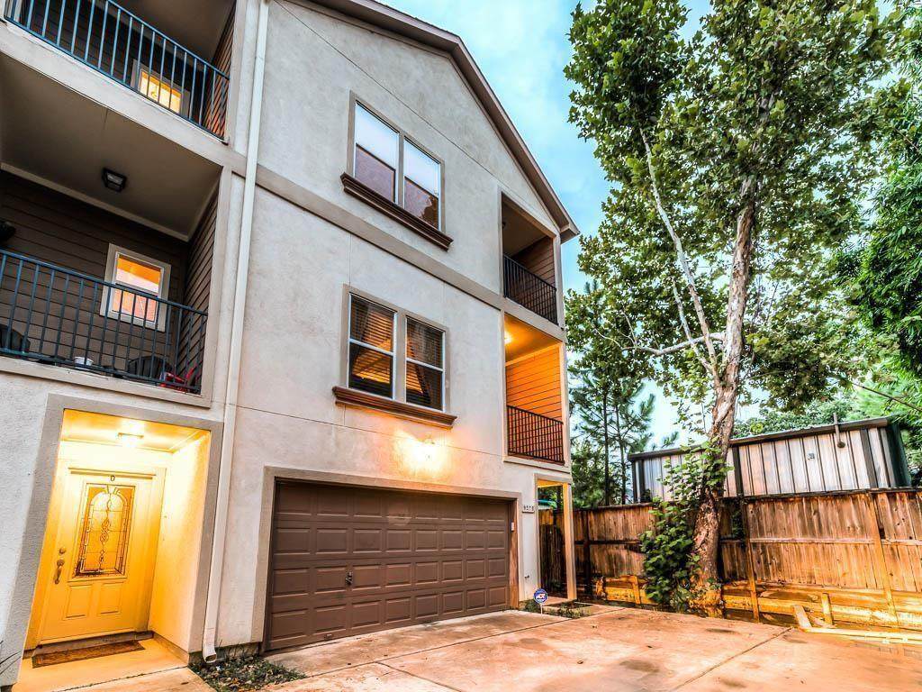 927 22nd Street - Photo 1