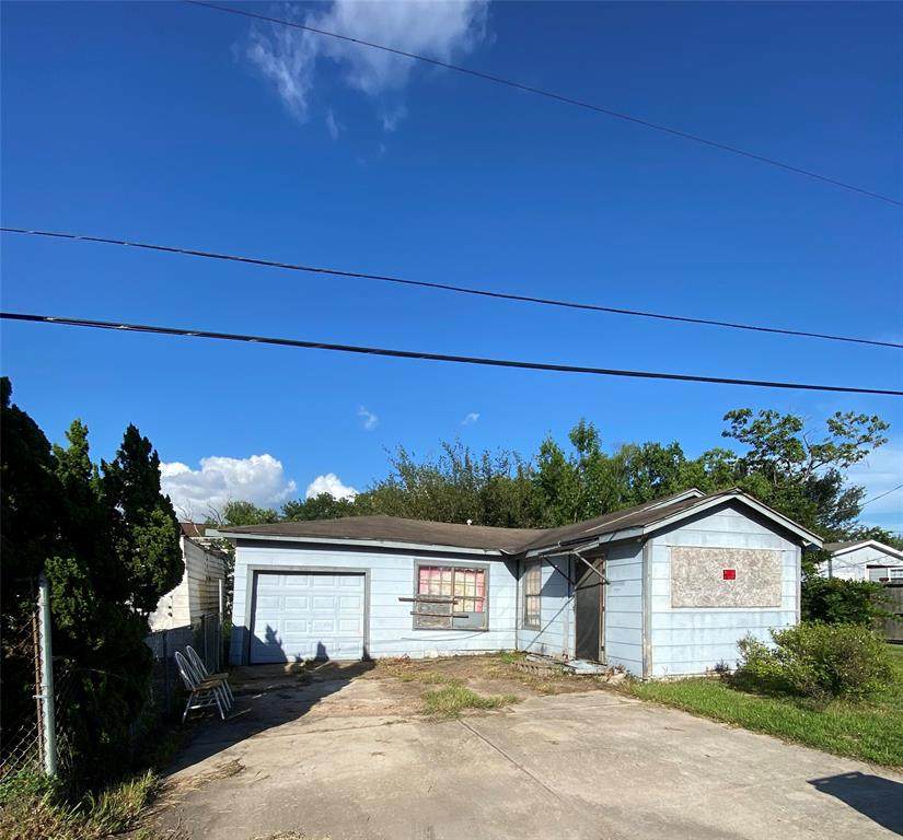 605 Waco Street - Photo 1