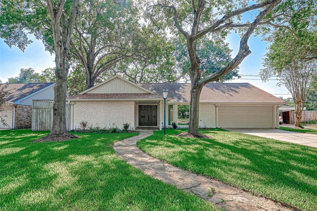 1719 Shadow Bend Drive - Photo 1