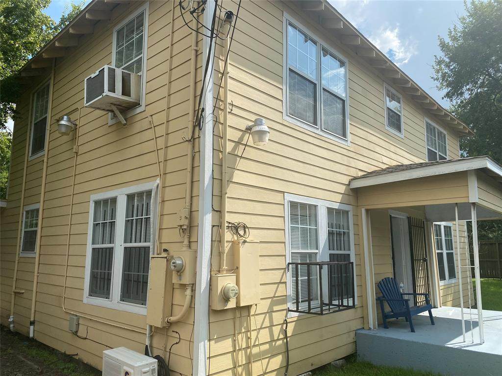 4233 Dupont Street - Photo 1