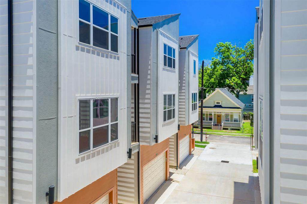 1521 Hickory Place Street - Photo 1
