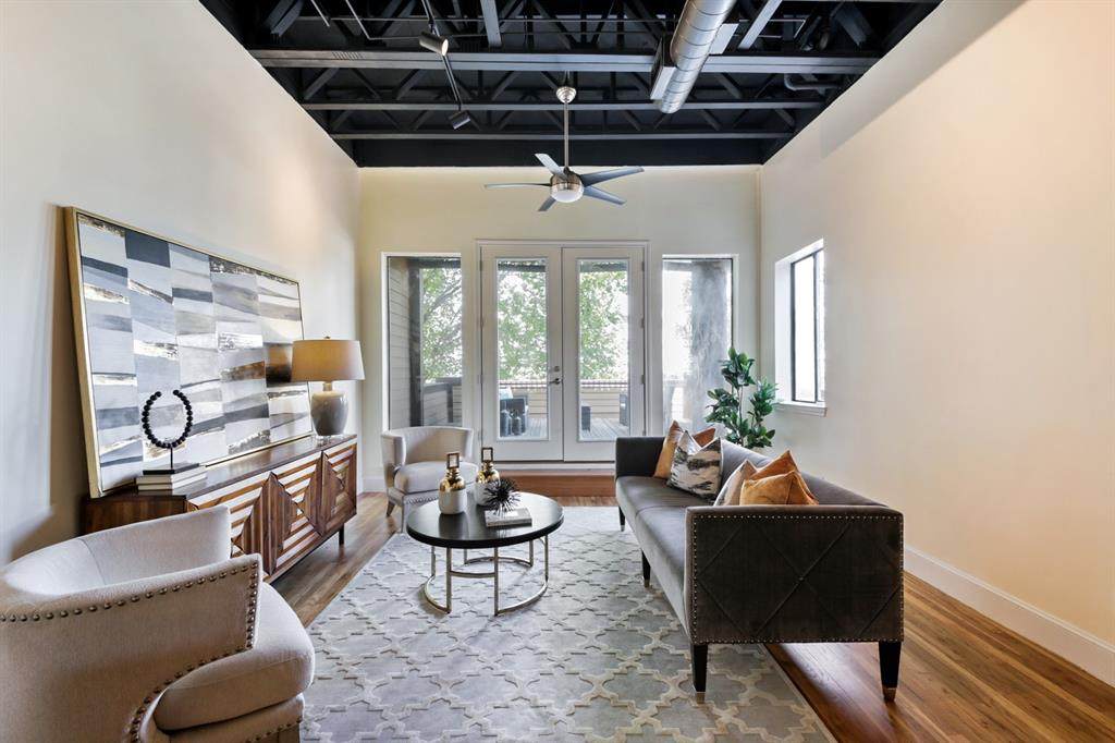 1018 Columbus Street - Photo 1