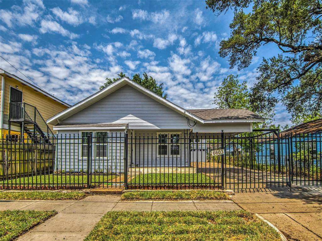 6603 Avenue J - Photo 1