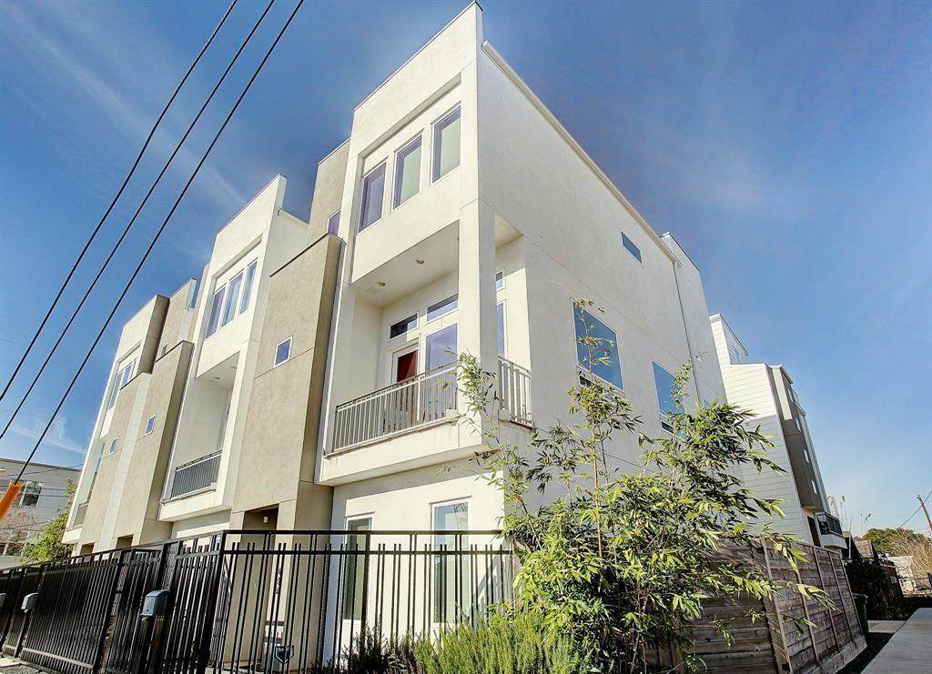 404 Ennis Street - Photo 1