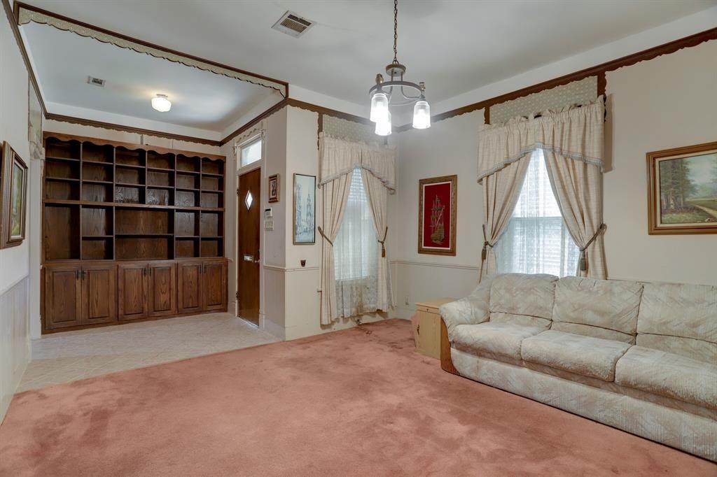 405 Henry Street - Photo 1