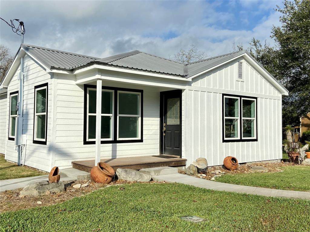 413 Center Street - Photo 1