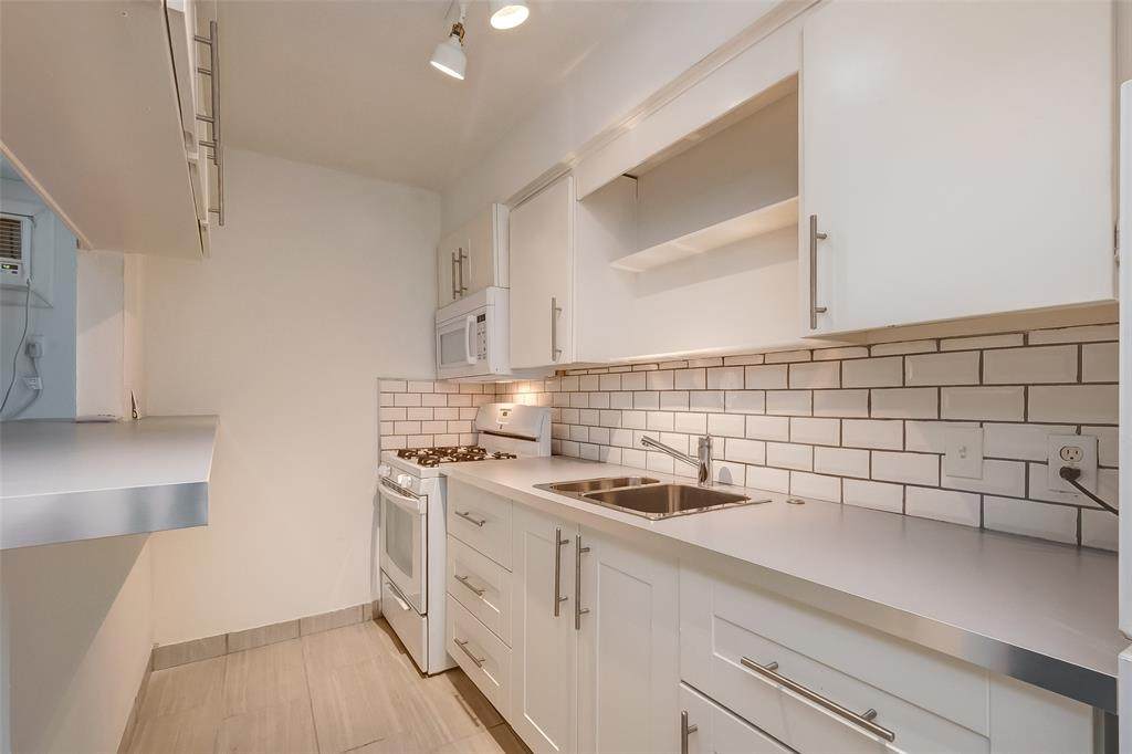 1903 Commonwealth Street - Photo 1