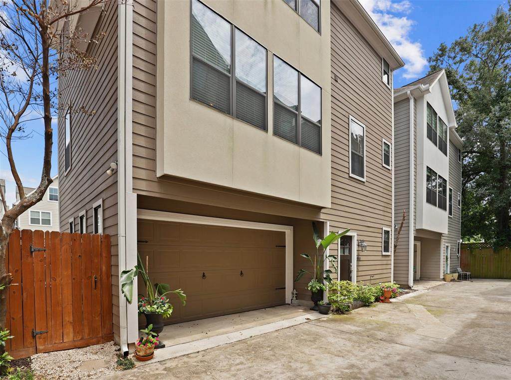910 20th Street - Photo 1
