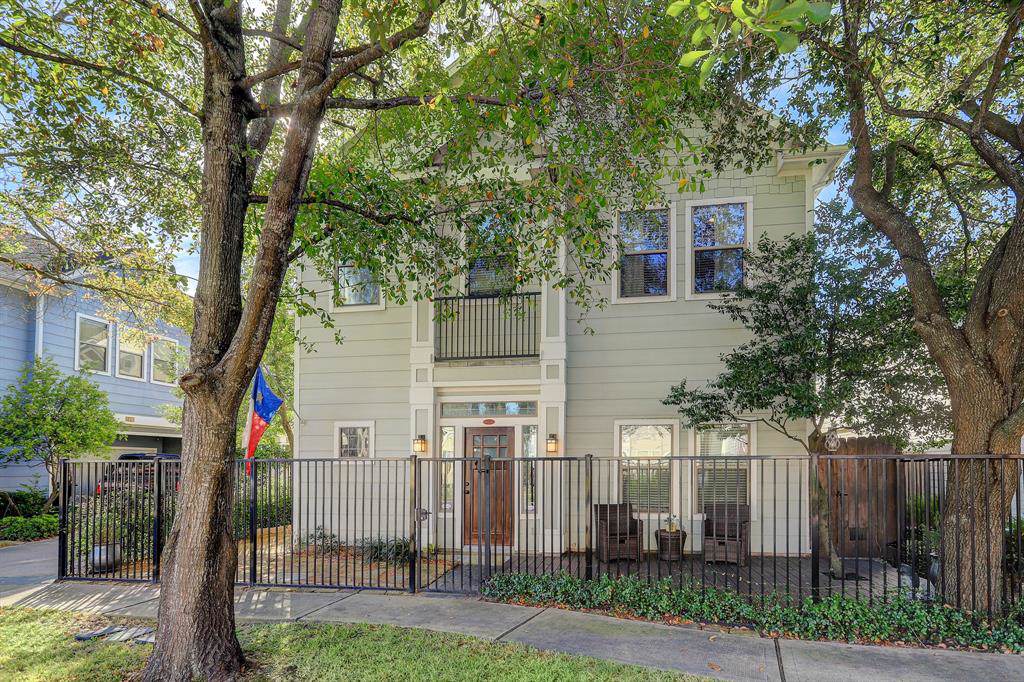 844 25th Street - Photo 1
