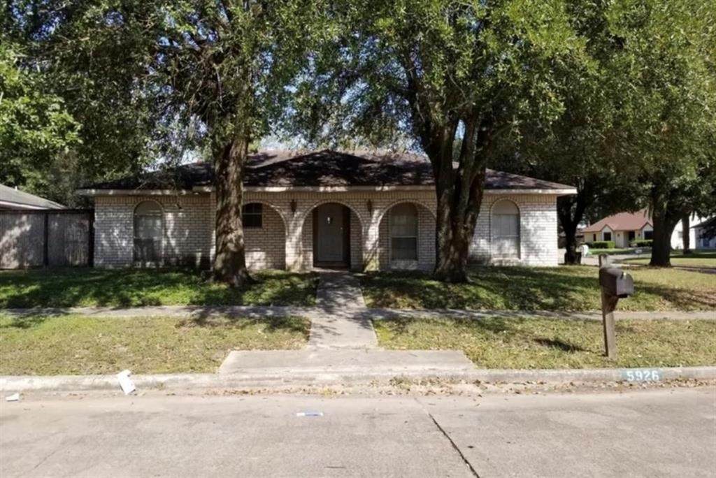 5926 Darkwood Drive - Photo 1