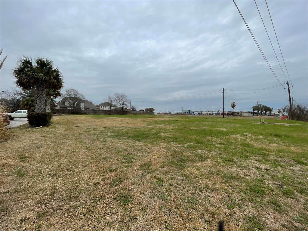 11003 Fairmont Parkway - Photo 1