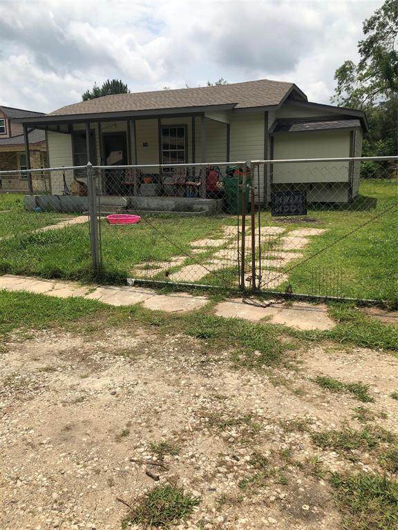 704 Dallas Street - Photo 1