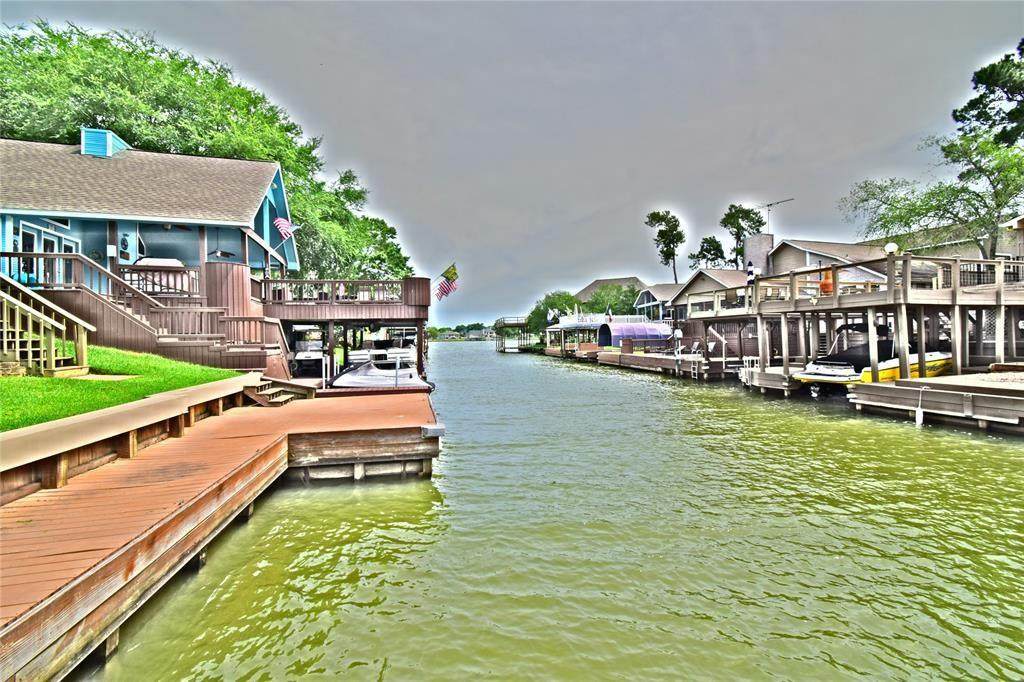 140 Clear Water Street - Photo 1