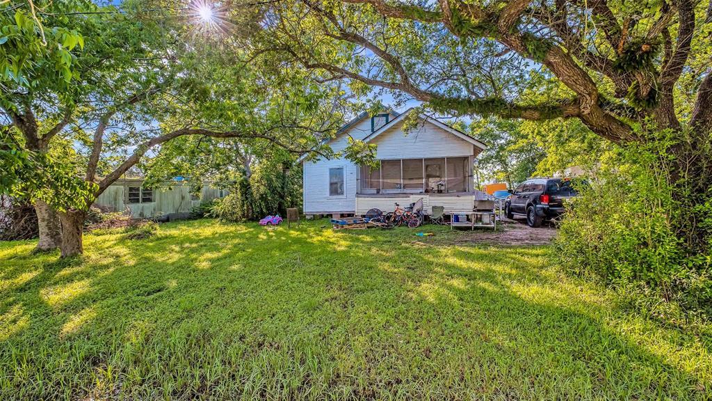 3034 Caroline St - Photo 1