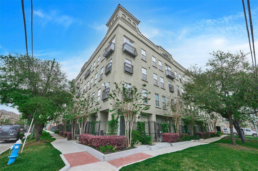 2216 Chenevert Street - Photo 1
