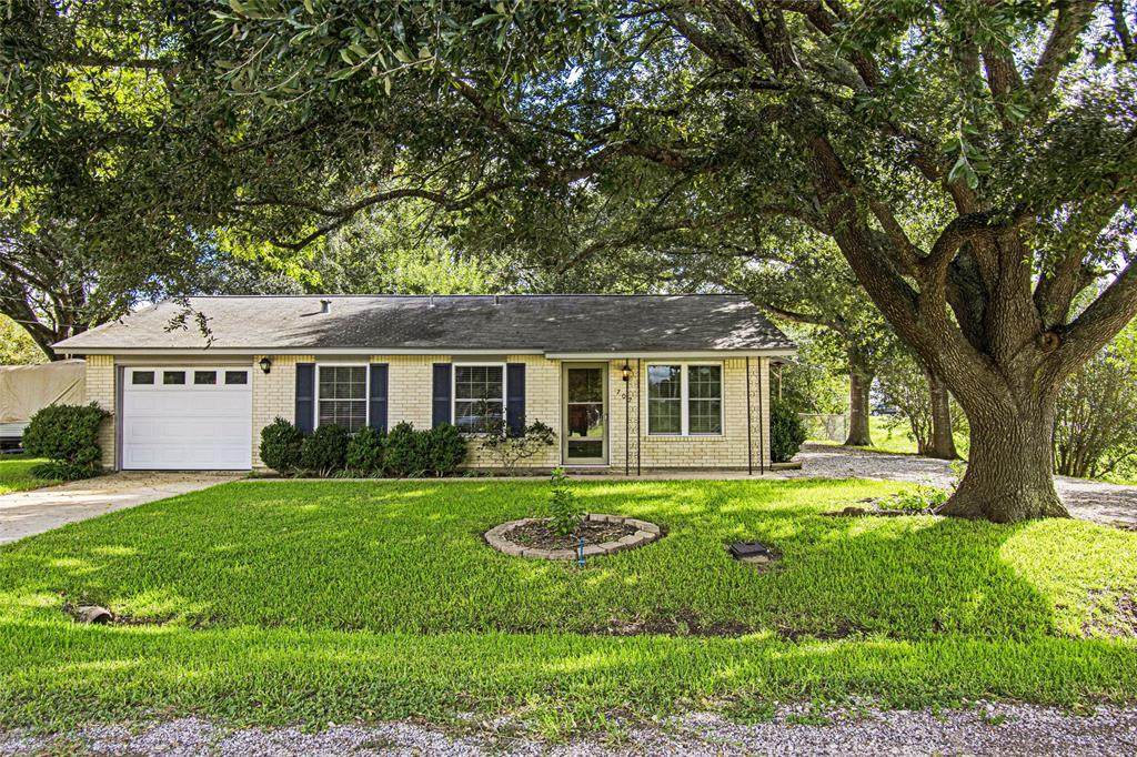 702 Louise Avenue - Photo 1