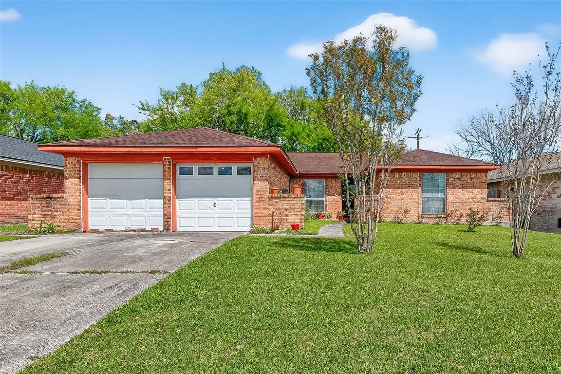 302 Windward Drive - Photo 1