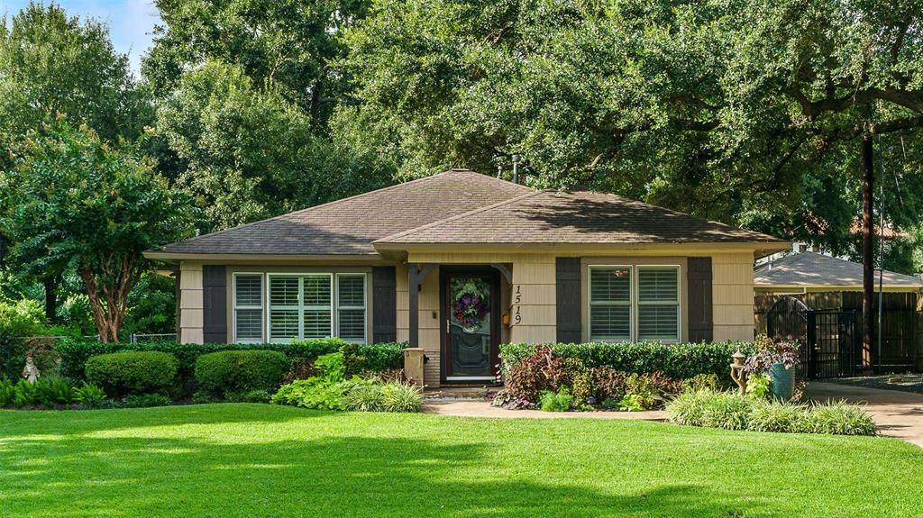1519 Glen Oaks Street - Photo 1